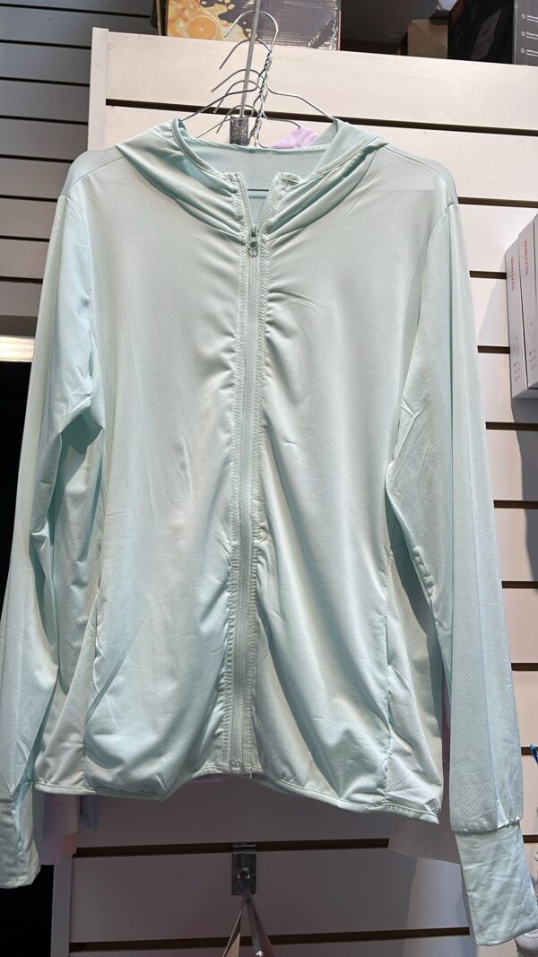 4dfc3e72-a8d2-43c9-9b76-0e8d4913653d Campera deportiva dama